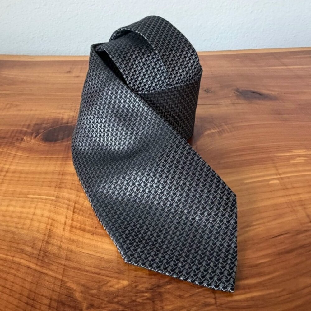 Tommy Bahama 100% Silk Palm Print Gray/Navy Blue Men's Neck Tie.